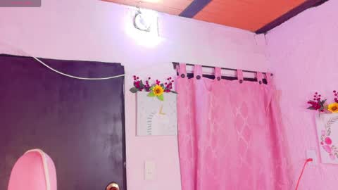 LARA online show from April 2026 07:05:02 PM