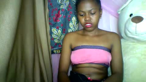Snapshot of lara_belle chatting on May 2026 09:58:02 AM lara_belle online show from May 2026 09:58:02 AM