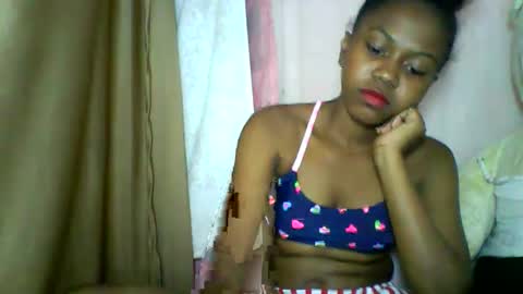 Snapshot of lara_belle chatting on May 2026 05:54:02 PM lara_belle online show from May 2026 05:54:02 PM