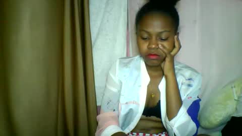Snapshot of lara_belle chatting on May 2026 12:07:01 AM lara_belle online show from May 2026 12:07:01 AM