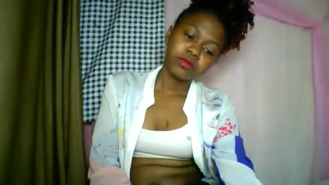 Snapshot of lara_belle chatting on May 2026 07:22:02 PM lara_belle online show from May 2026 07:22:02 PM