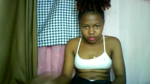 Snapshot of lara_belle chatting on May 2026 06:09:01 PM lara_belle online show from May 2026 06:09:01 PM