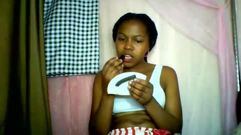 Snapshot of lara_belle chatting on June 2026 07:58:02 AM lara_belle online show from June 2026 07:58:02 AM