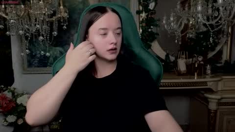 lara_benson_ online show from December 2025 11:15:01 AM