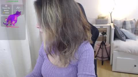 Snapshot of lara_c_rau chatting on December 2025 05:52:01 PM Lara online show from December 2025 05:52:01 PM