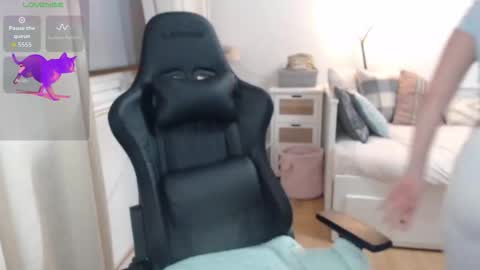 Snapshot of lara_c_rau chatting on December 2025 07:54:02 PM Lara online show from December 2025 07:54:02 PM