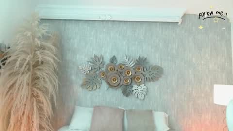 Lara online show from April 2026 07:58:02 PM