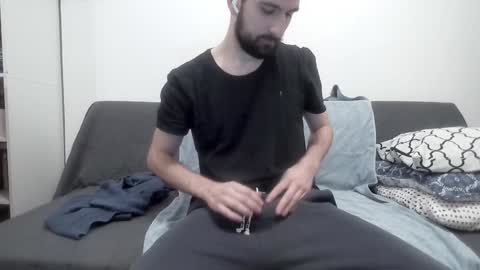 laraaan online show from December 2024 06:18:02 PM