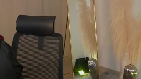 Lara Beker online show from December 2025 05:32:01 PM