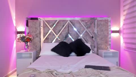 Lara online show from December 2024 07:52:02 PM