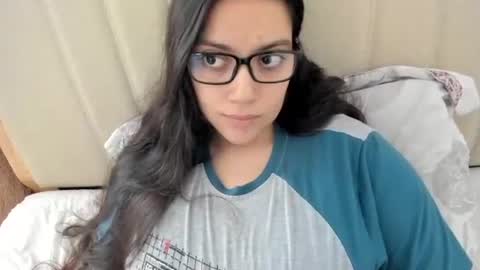 Snapshot of laracamille chatting on March 2026 03:31:01 PM lara online show from March 2026 03:31:01 PM