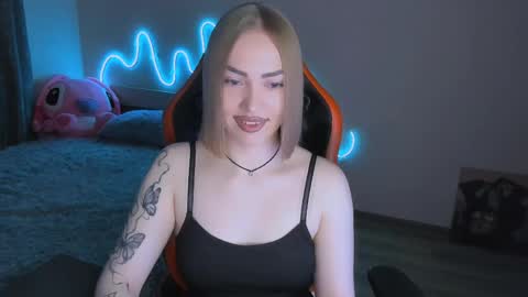 LaraKrein lk online show from April 2026 03:46:01 PM