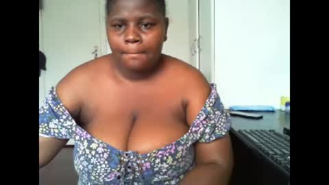 Snapshot of laralovex chatting on December 2024 11:38:01 AM laralovex online show from December 2024 11:38:01 AM