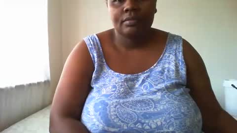 Snapshot of laralovex chatting on December 2024 09:06:02 AM laralovex online show from December 2024 09:06:02 AM