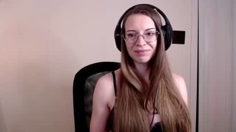 Snapshot of larawintersxxx chatting on June 2026 09:06:01 PM larawintersxxx online show from June 2026 09:06:01 PM