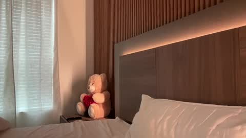 Lara online show from April 2026 09:16:01 PM