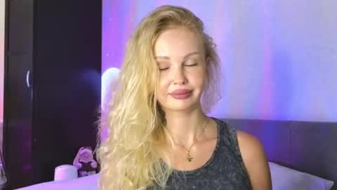 Snapshot of larine_morgan chatting on July 2026 04:25:01 AM LarineGMT7 UTC6 online show from July 2026 04:25:01 AM
