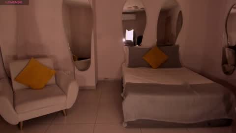 Larisa Smirnov online show from November 2025 04:21:01 AM