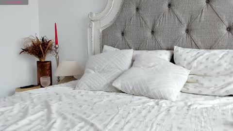 Larissa online show from November 2025 01:00:01 PM