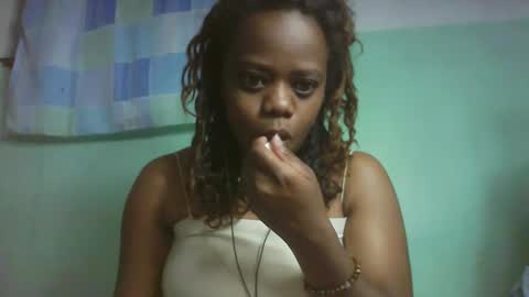 larissa645771 online show from November 2025 06:40:02 PM