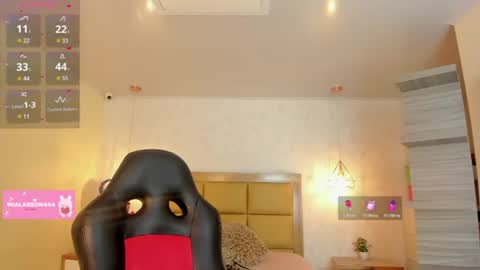 Snapshot of larsonmia chatting on July 2026 11:46:02 AM MIA online show from July 2026 11:46:02 AM