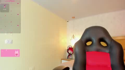 Snapshot of larsonmia chatting on July 2026 12:29:01 PM MIA online show from July 2026 12:29:01 PM