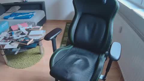 latexboy893 online show from November 2025 12:38:01 PM