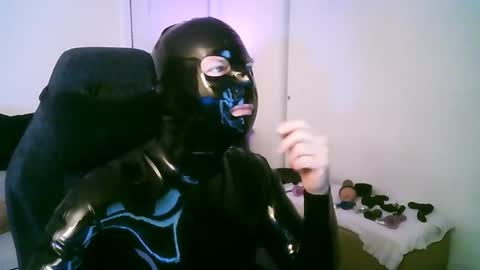 Snapshot of latexminheadroom chatting on April 2026 01:05:01 AM latexminheadroom online show from April 2026 01:05:01 AM