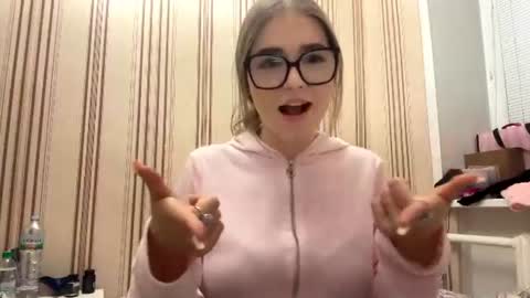 Snapshot of latiapetosa chatting on June 2026 08:22:01 PM Mia online show from June 2026 08:22:01 PM