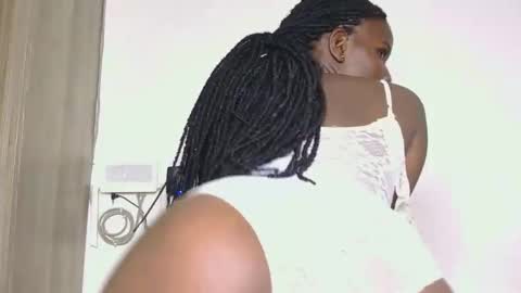 latiffaah_xx online show from February 2026 11:57:02 AM