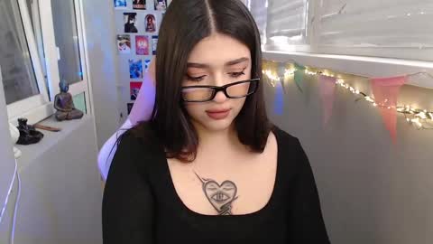 miiiiiiaaaa online show from March 2025 12:19:02 PM