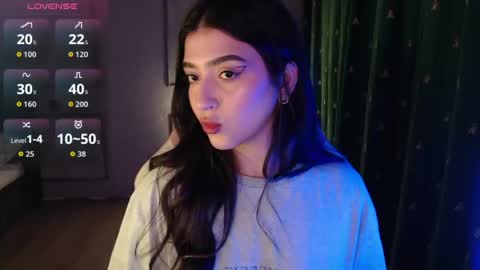 Snapshot of latina_mia chatting on April 2026 05:45:02 PM miiiiiiaaaa online show from April 2026 05:45:02 PM