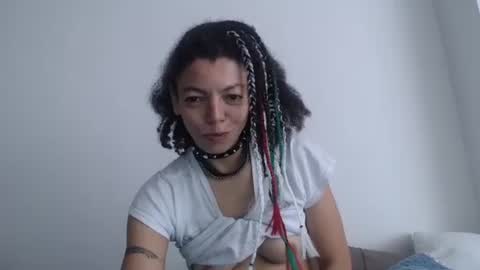 Latinacoka online show from October 2025 01:59:02 PM