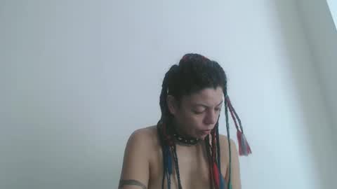 Latinacoka online show from November 2025 01:22:04 PM