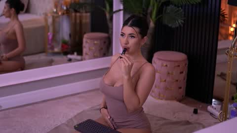 Latina online show from March 2026 06:40:02 PM