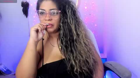 Snapshot of latinamav22 chatting on July 2026 04:19:01 AM latinamav22 online show from July 2026 04:19:01 AM