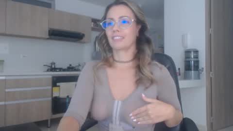 latinpaprika online show from December 2025 11:37:01 AM