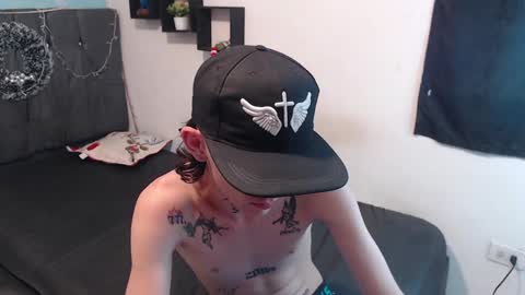 Snapshot of latins_boys_20 chatting on December 2024 08:01:02 AM NICK online show from December 2024 08:01:02 AM