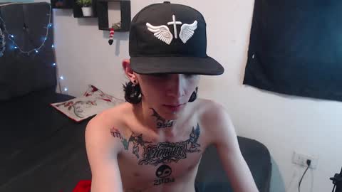 Snapshot of latins_boys_20 chatting on December 2024 10:40:02 AM NICK online show from December 2024 10:40:02 AM