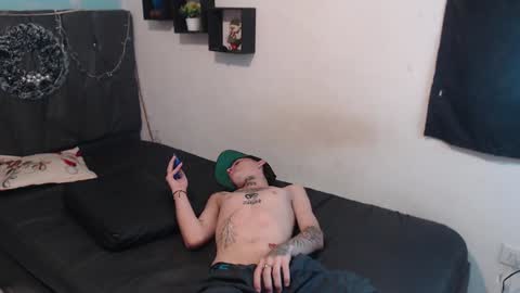 Snapshot of latins_boys_20 chatting on December 2024 10:10:02 AM NICK online show from December 2024 10:10:02 AM