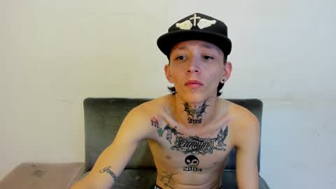 Snapshot of latins_boys_20 chatting on January 2025 10:28:01 AM NICK online show from January 2025 10:28:01 AM