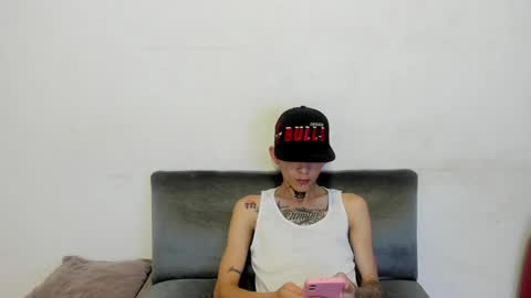 Snapshot of latins_boys_20 chatting on January 2025 04:10:01 AM NICK online show from January 2025 04:10:01 AM