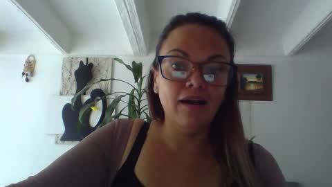 Snapshot of lau16310 chatting on December 2025 03:53:01 PM Laura online show from December 2025 03:53:01 PM