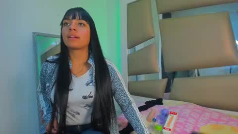 laura__js_ online show from March 2025 09:05:02 PM