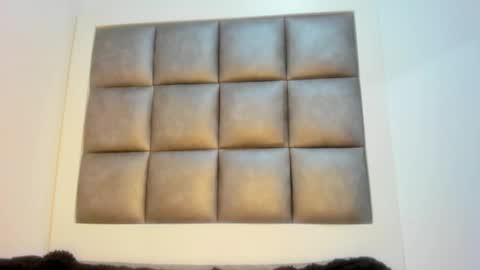 laura__js_ online show from October 2025 06:21:01 PM