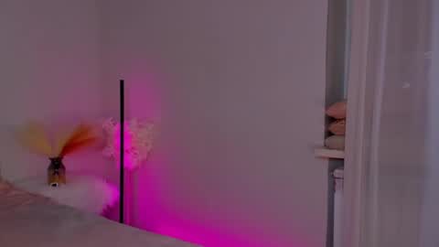 Laura online show from March 2025 06:16:02 AM