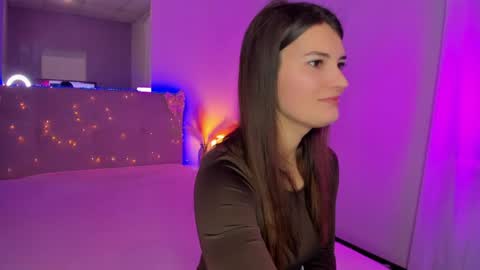 Laura online show from April 2026 04:43:01 AM