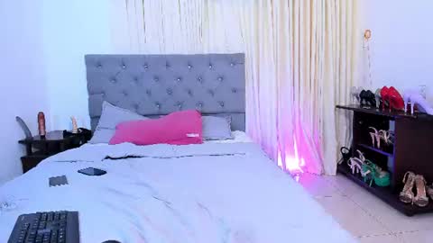 Snapshot of laura__martiinez chatting on June 2026 02:45:02 AM online show from June 2026 02:45:02 AM