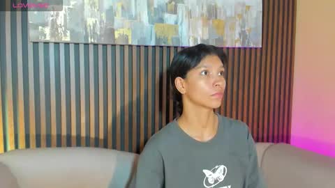 Laura online show from October 2025 12:38:02 PM