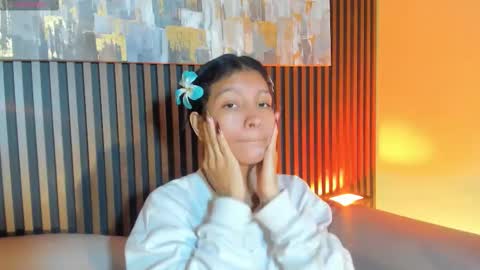 Laura online show from October 2025 12:48:02 PM